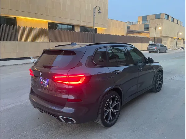 Car image 5