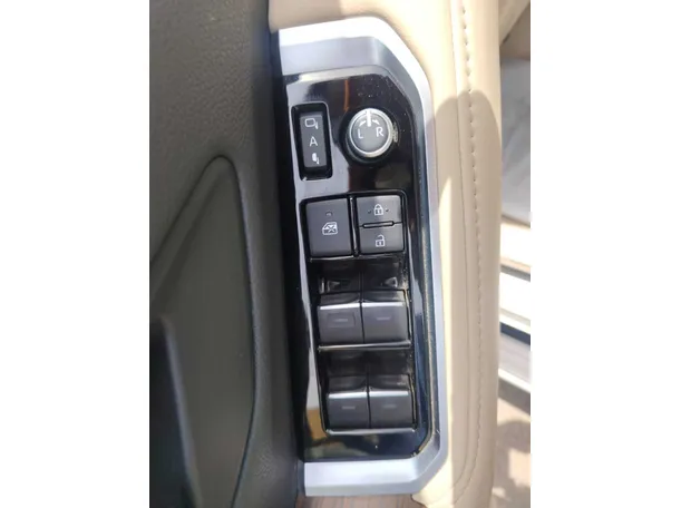 Car image 35