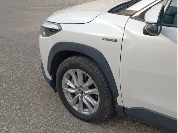 Car image 9