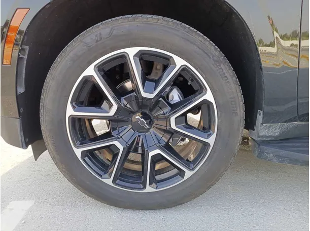 Car image 9
