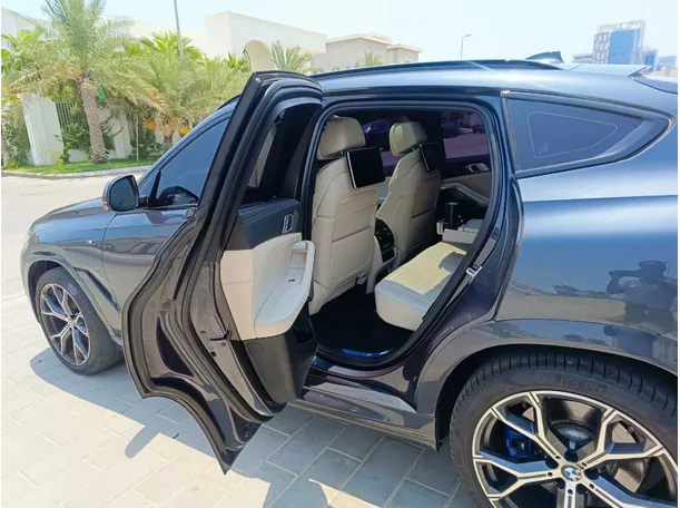 Car image 18