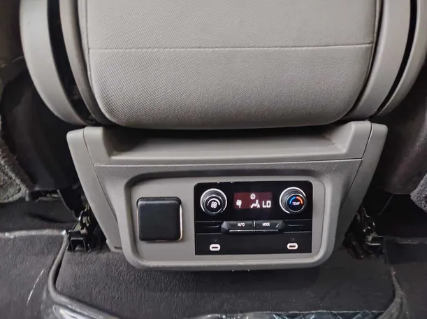 Car image 29