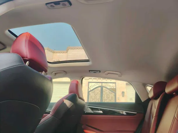 Car image 20