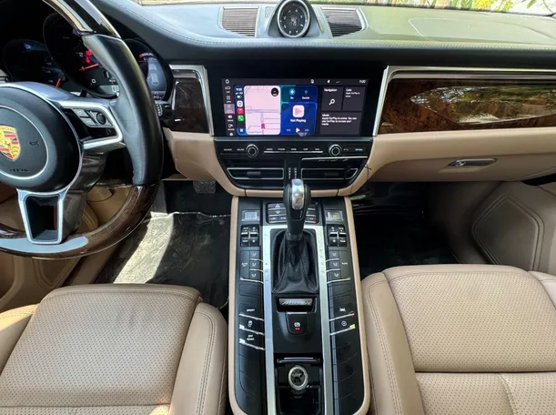Car image 18