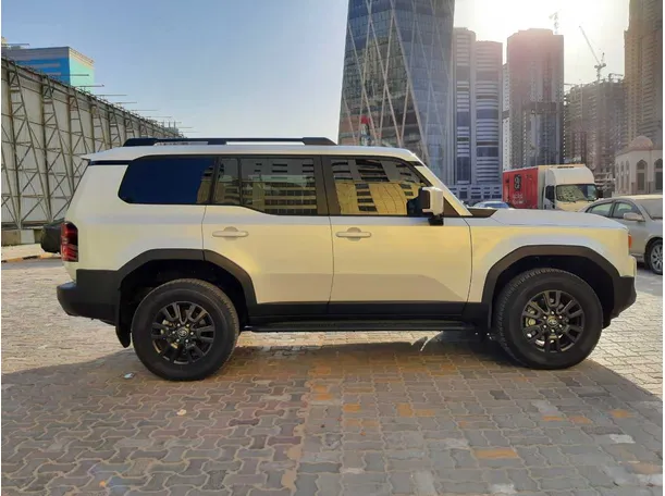 Car image 8