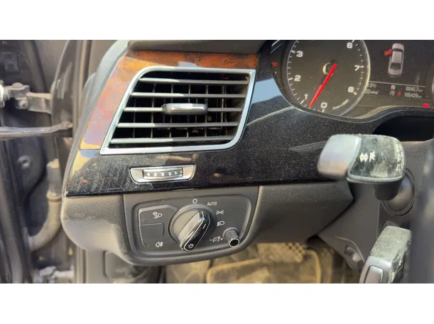 Car image 28