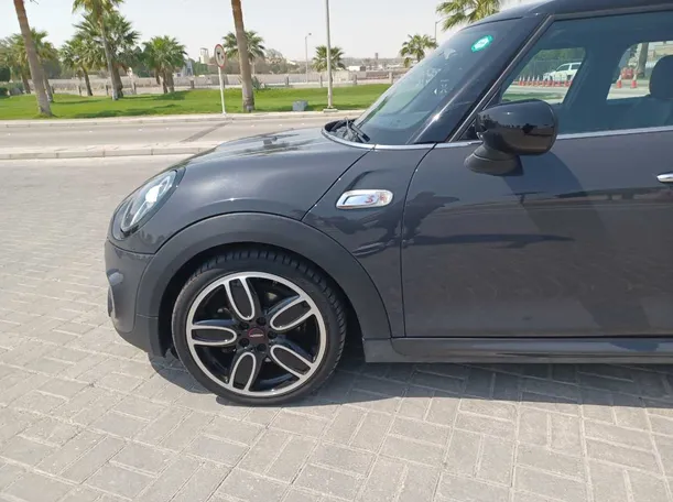 Car image 9