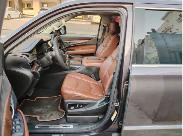 Car image 12