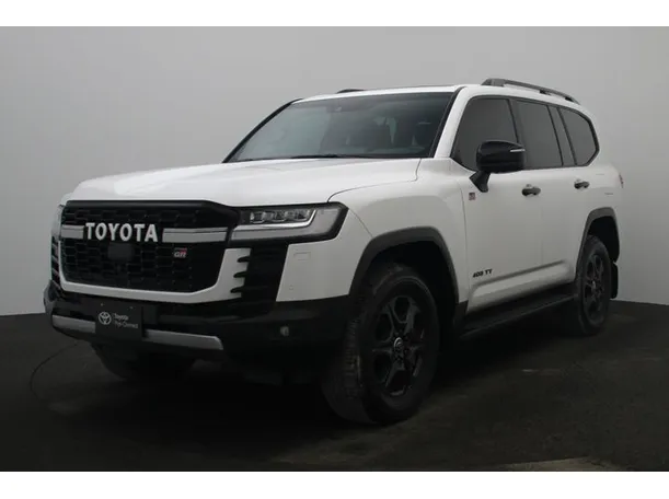 2024 تويوتا لاندكروزر في دبي