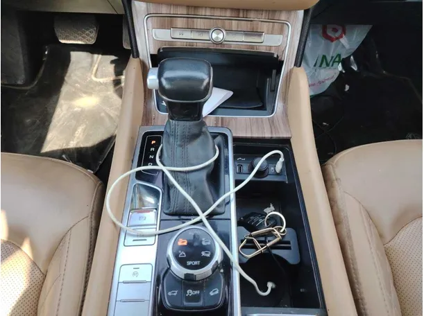 Car image 13