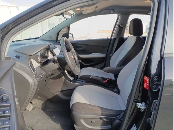 Car image 12