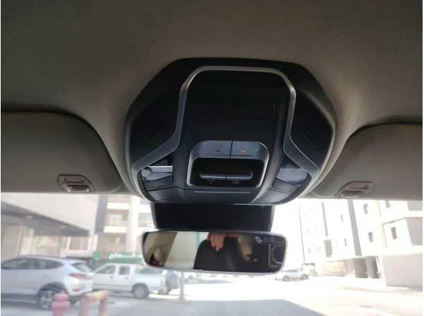 Car image 23