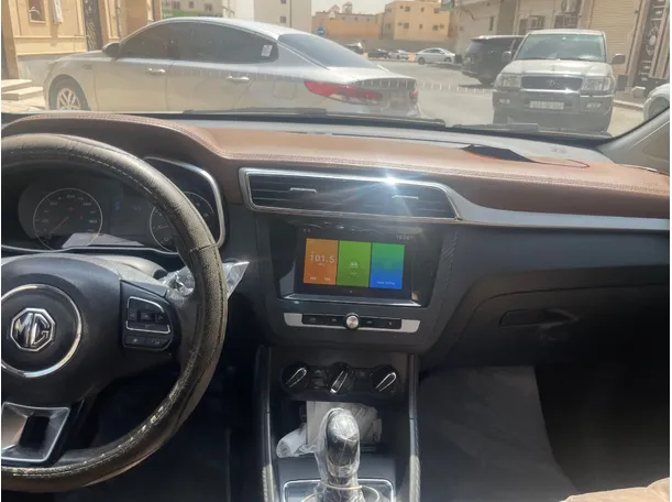 Car image 19