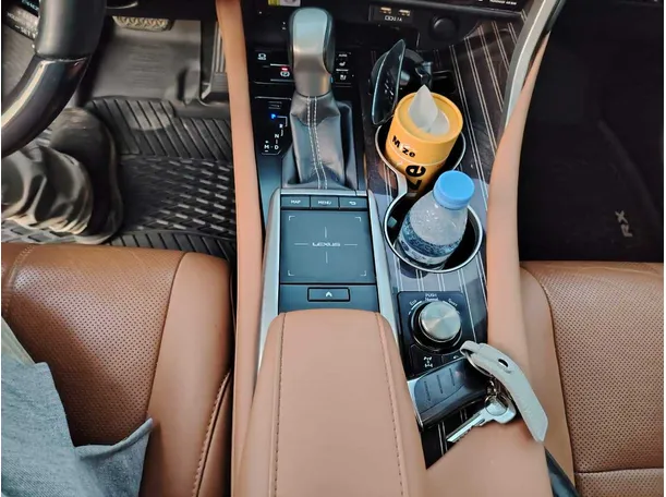 Car image 24