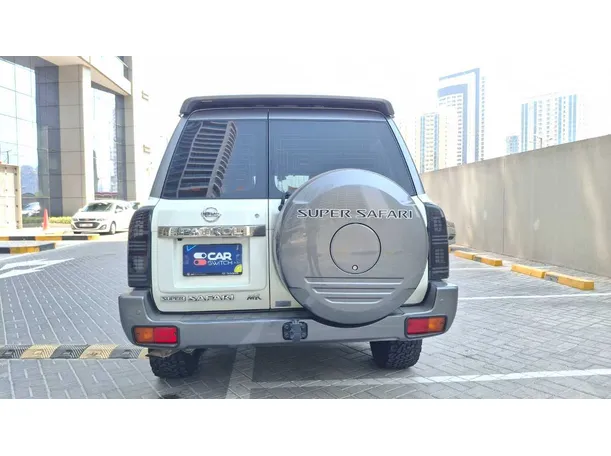 Car image 6