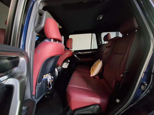 Car image 13