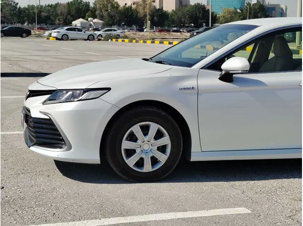 Car image 9