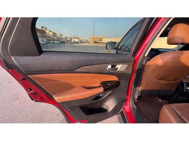 Car image 11