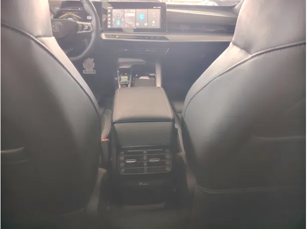 Car image 29