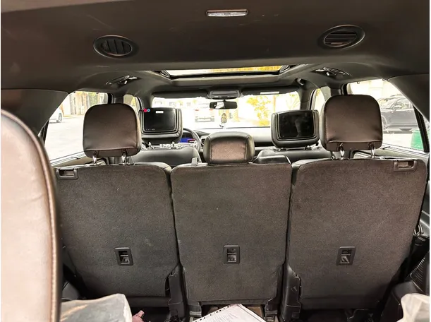 Car image 25