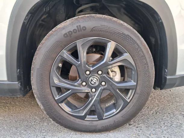 Car image 9