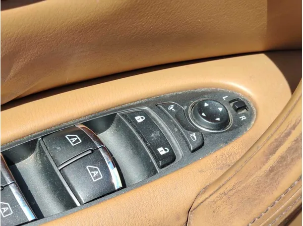 Car image 39