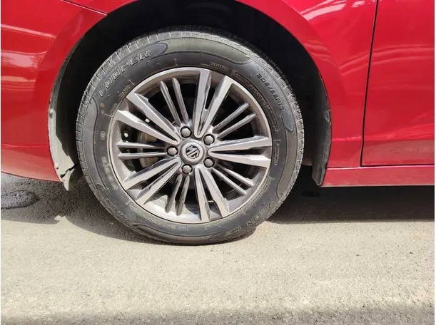 Car image 10