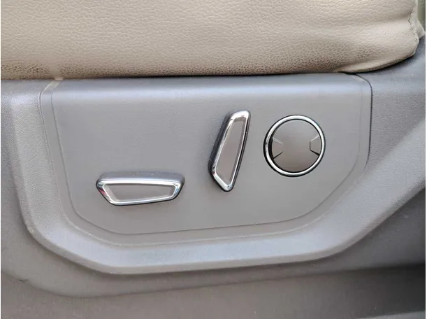 Car image 27