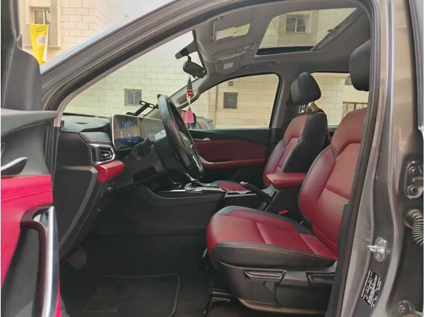 Car image 12