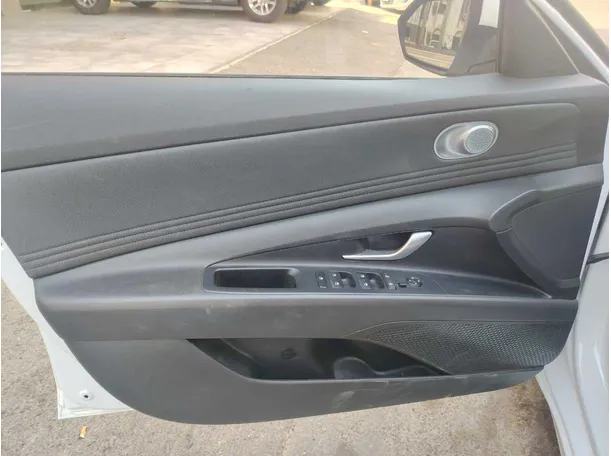 Car image 28