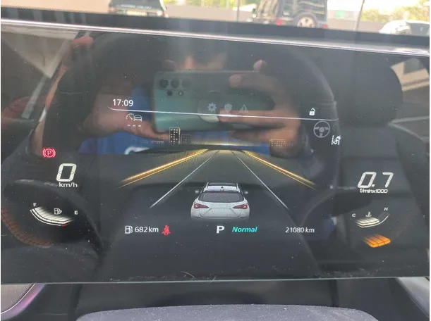 Car image 18