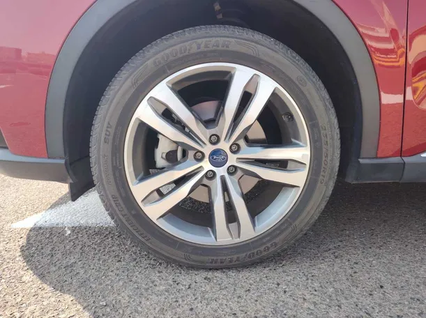 Car image 9