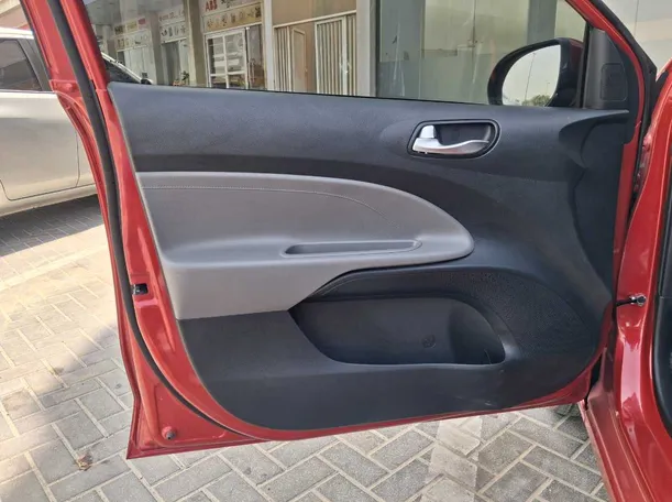 Car image 10