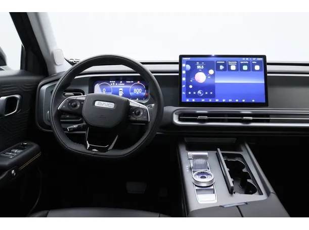 Car image 15