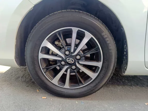 Car image 10