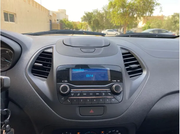 Car image 15