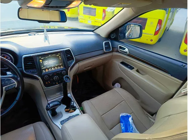 Car image 36