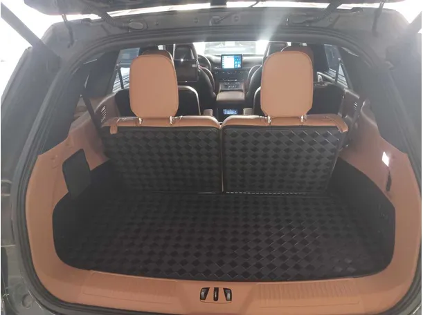 Car image 27