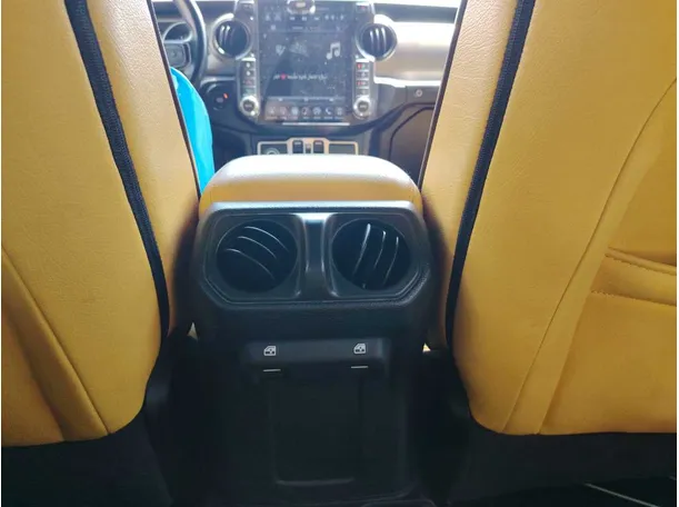 Car image 28