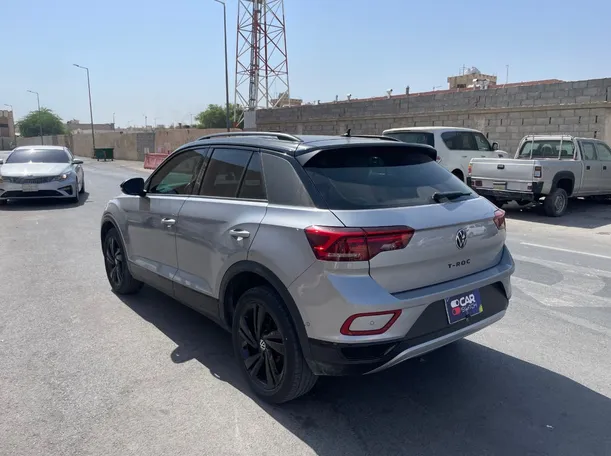 Car image 7