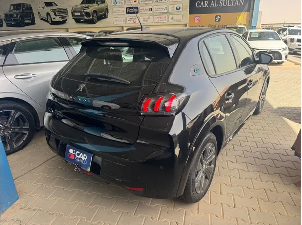 Car image 4