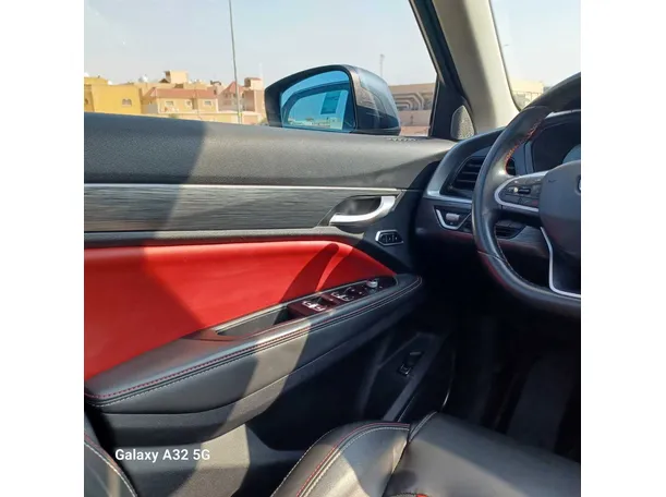 Car image 24