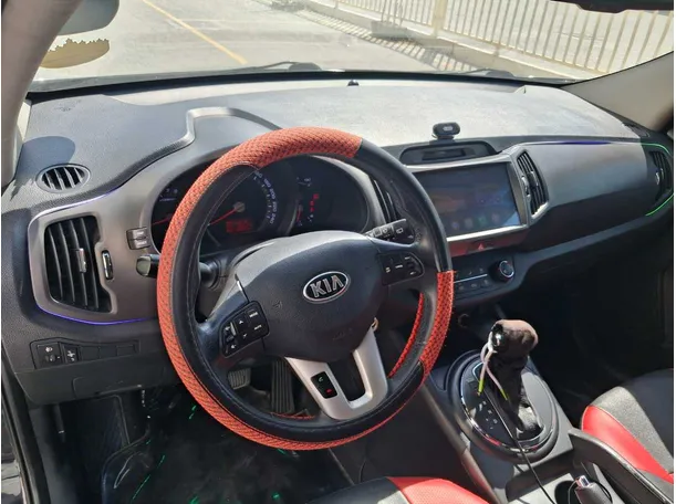 Car image 11