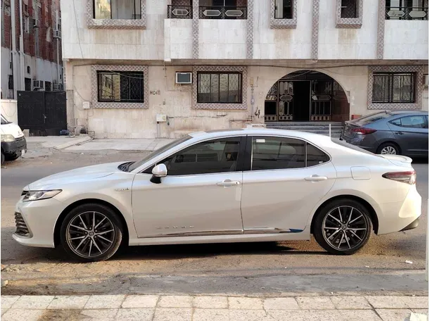 Car image 8