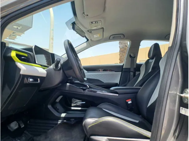 Car image 11