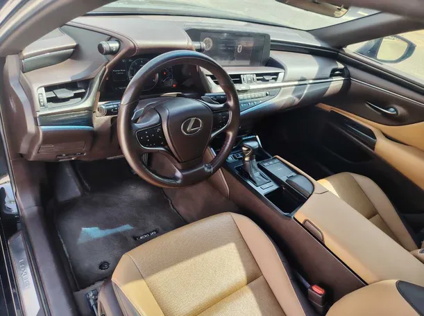 Car image 12