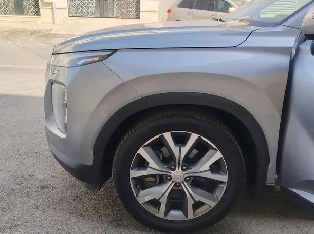 Car image 9