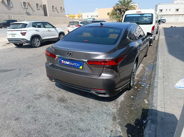 Car image 5