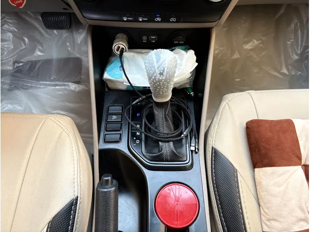 Car image 19