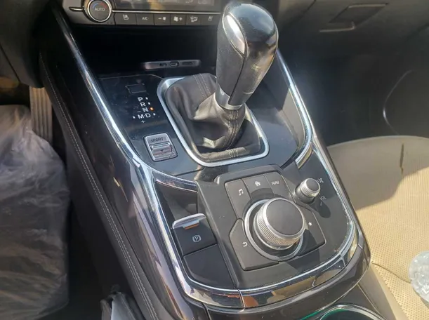 Car image 16